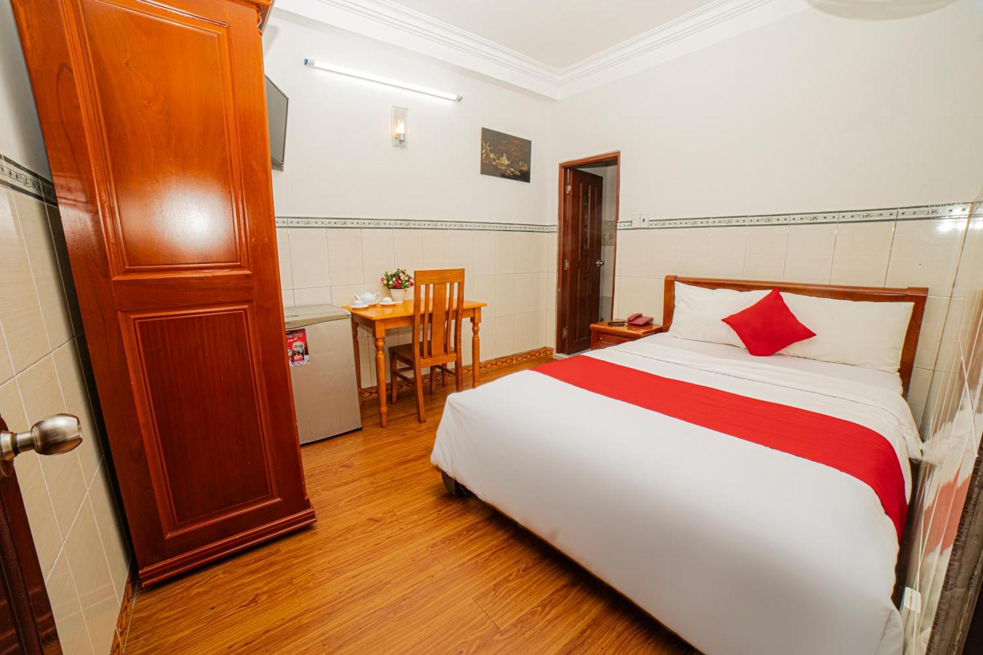 Hotel Diamond Cmt8 - Gan Am Thuc Dem Sai Gon